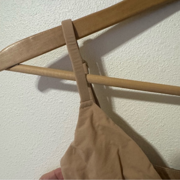 Skims Fits Everybody Triangle Bralette Beige Nude Pull Over NWT X-Small - Picture 4 of 7
